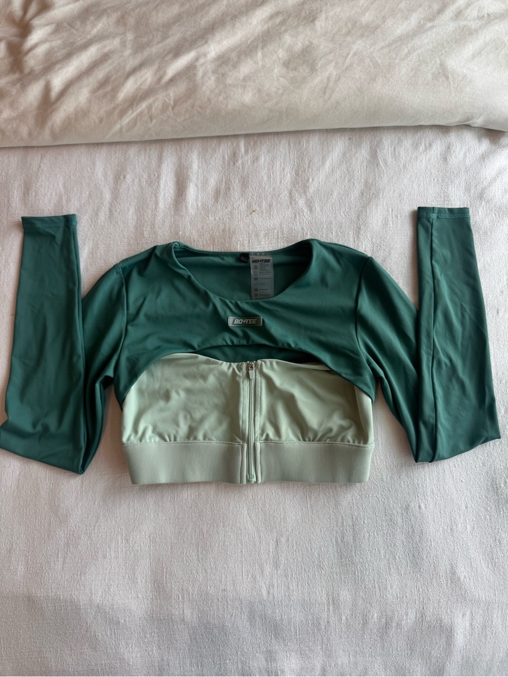 Bo & Tee Two-Tone Green Long Sleeve Crop Top with Built-In Zip Sports Bra